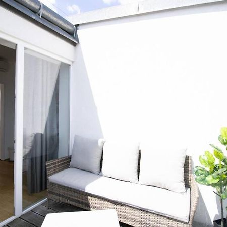 Sunny & Cozy Penthouse With Balcony Dg4 Apartment Wina Bagian luar foto