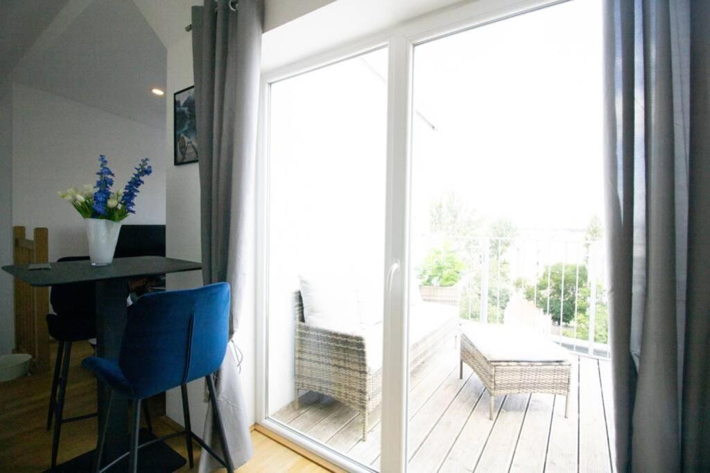 Sunny & Cozy Penthouse With Balcony Dg4 Apartment Wina Bagian luar foto